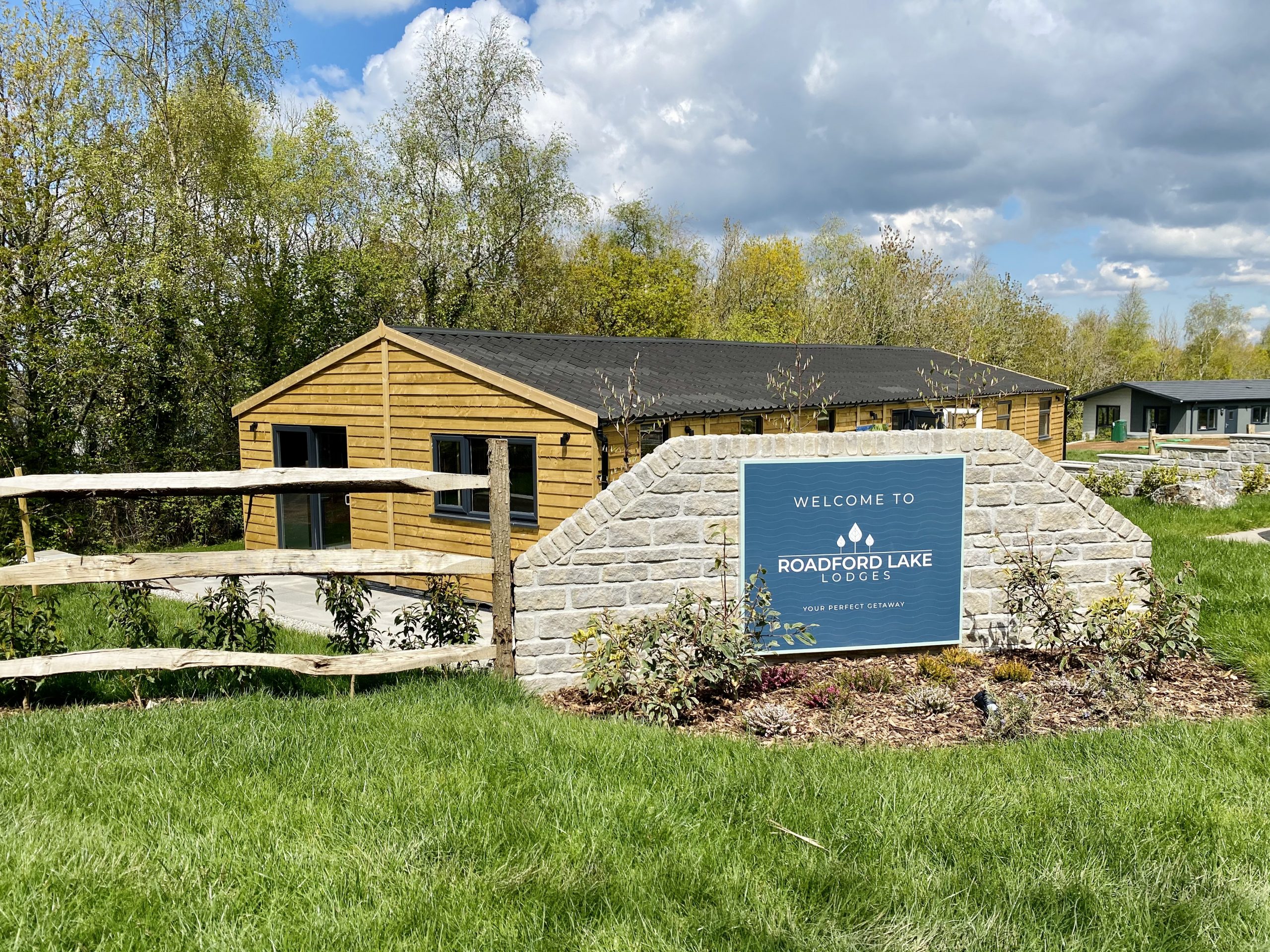 roadford lake lodges
