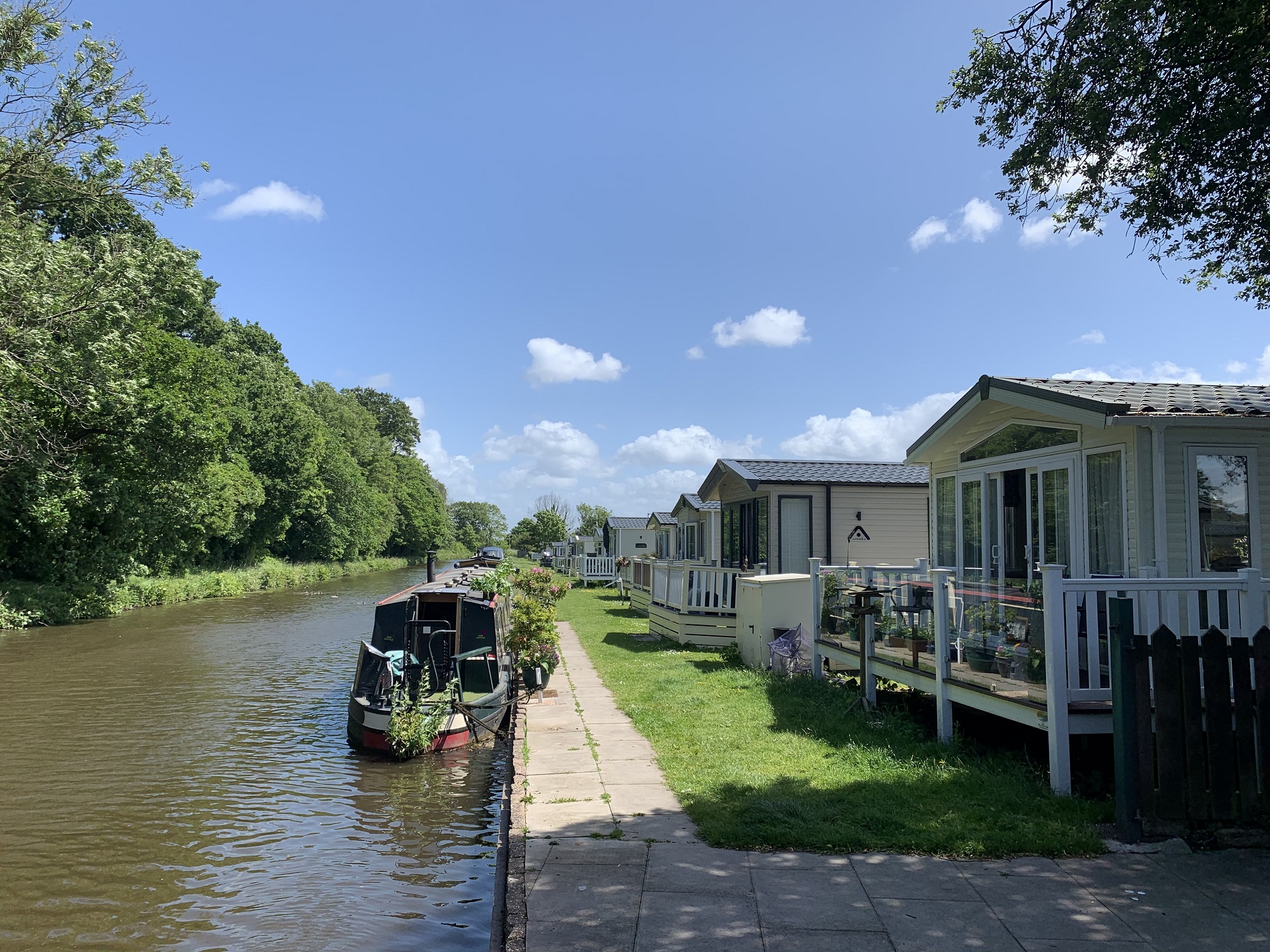 shaw hall holiday park