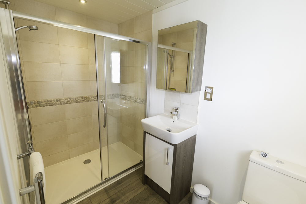gwelfor-shower-smll