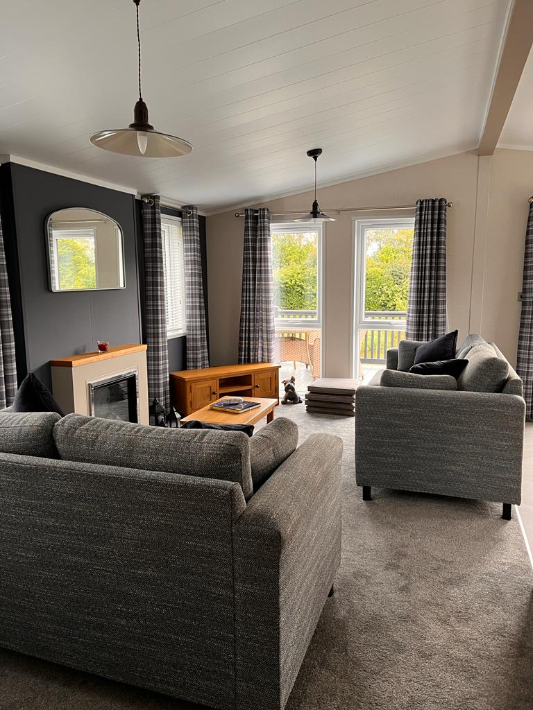 Fishing lodge for sale, lakeside view
