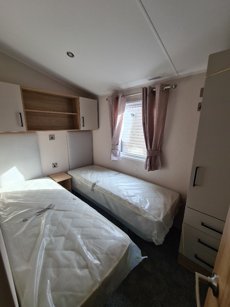 Twin-Bedroom
