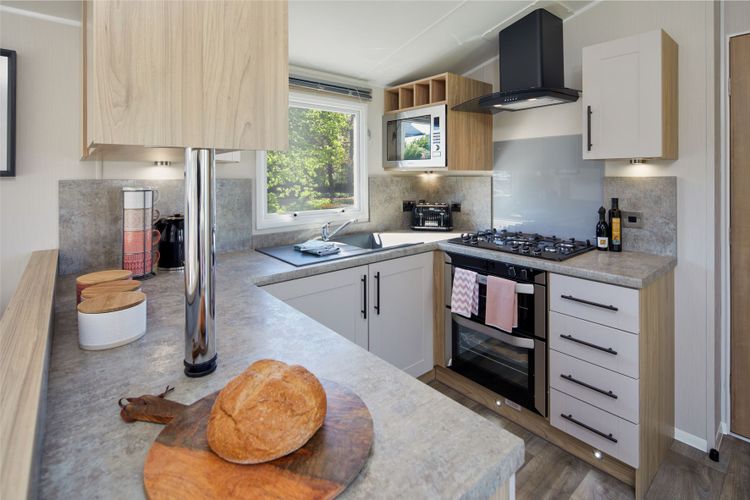 medium_product_manor_kitchen2_a88e966723
