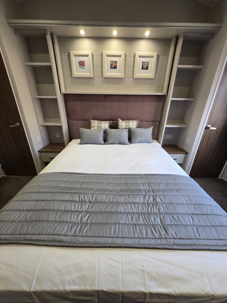 Willerby Sheraton bedroom interior – pre-owned holiday home for sale