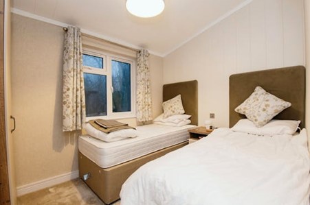 Omar Kingfisher 2021 twin bedroom interior – holiday home for sale