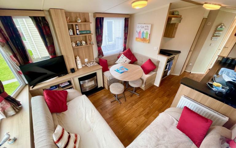 pitch34_living_area
