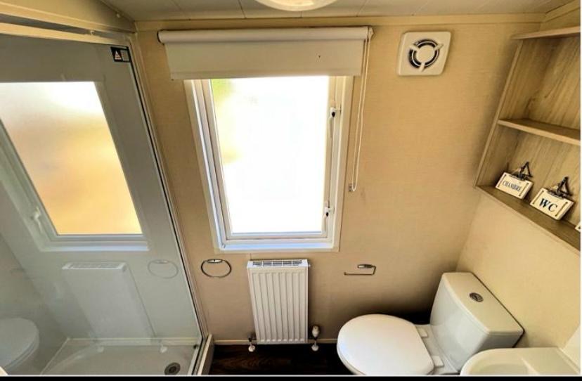 Gower-caravan-bathroom