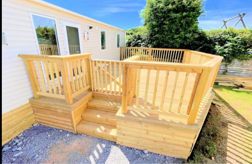 static-caravan-for-sale-oxwich-gower-decking
