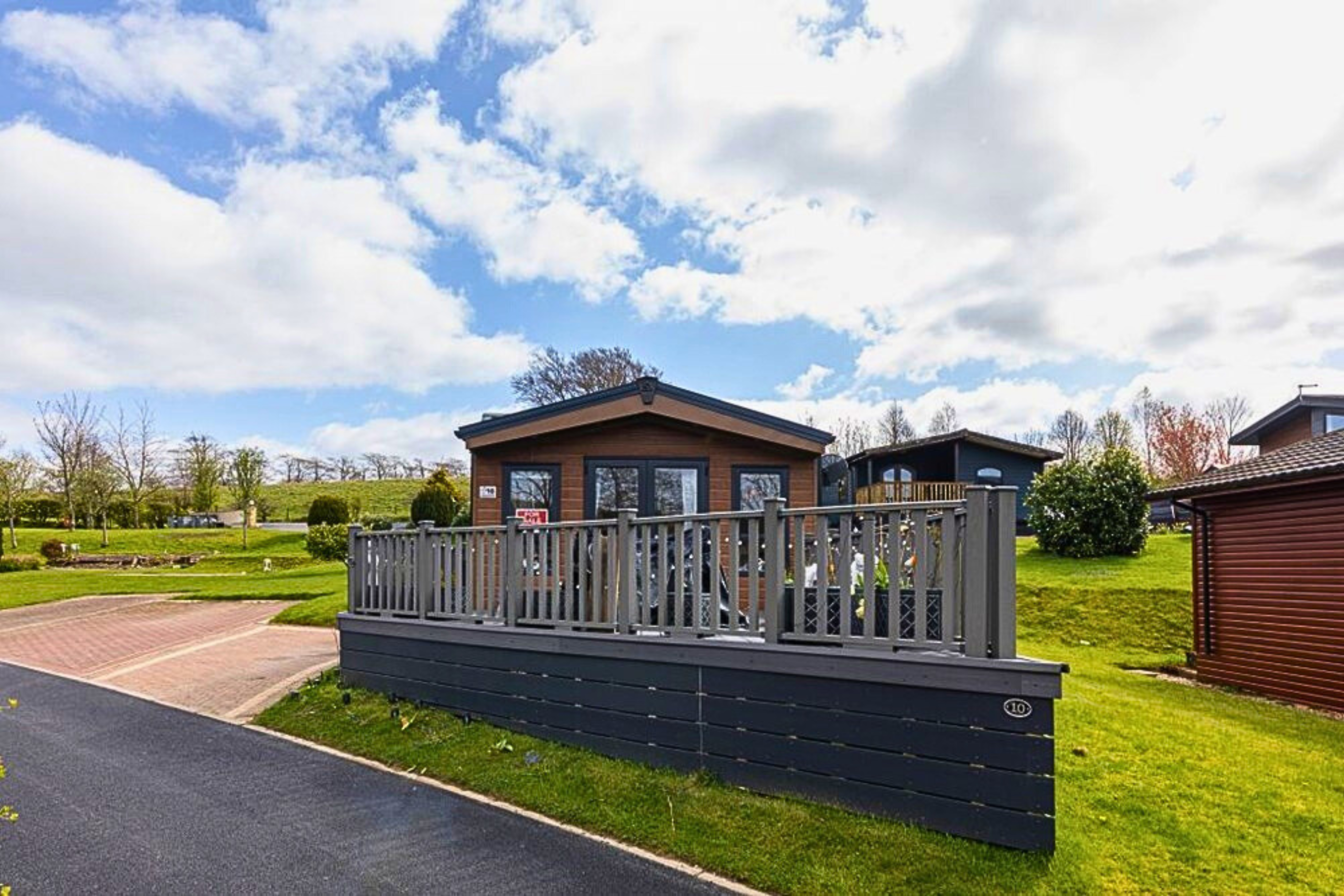 Fantastic Ex Demo 2 Bed Holiday Home You Choose the Pitch View holiday home for sale at a UK holiday park – exterior view
