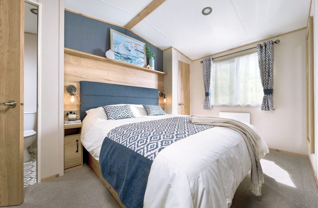 ABI_WINDERMERE_MAIN-BEDROOM_0131_RT-1536x1003-1-1024x669