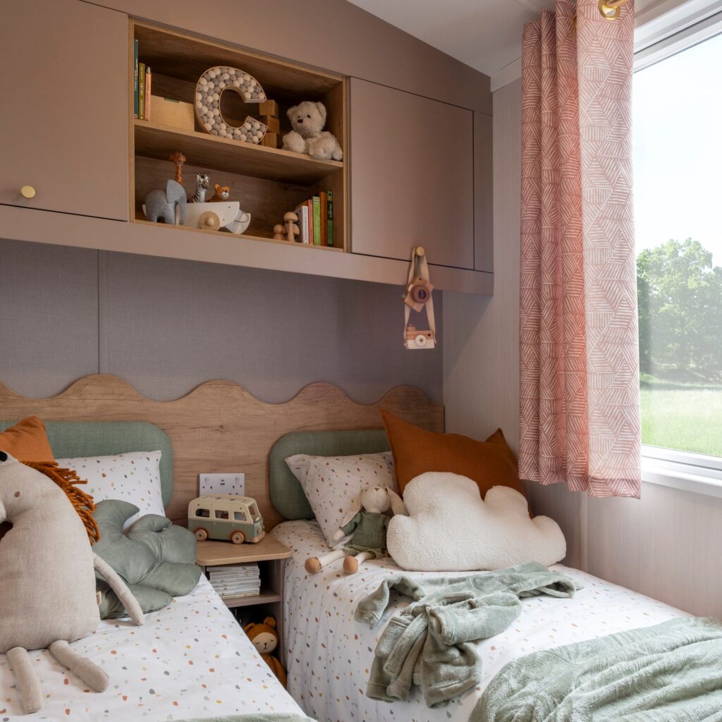 Burgundy_Twin_Bedroom_A-1920x1920-c-1024x1024