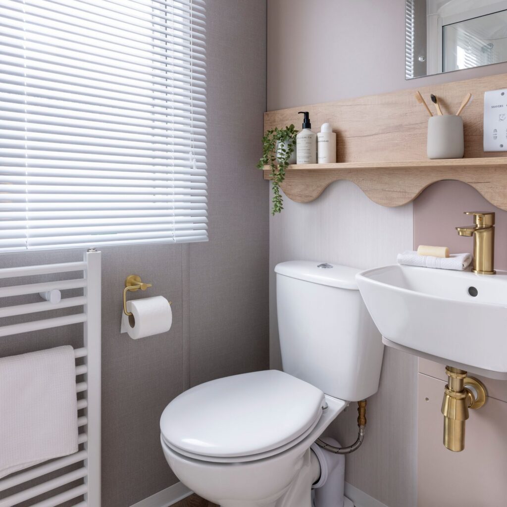 Burgundy_Washroom-1920x1920-c-1024x1024