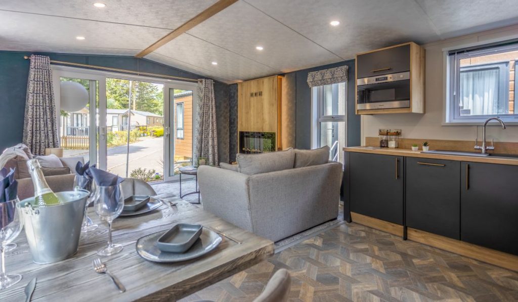 594A1629-KITCHEN-DINER-1024x598