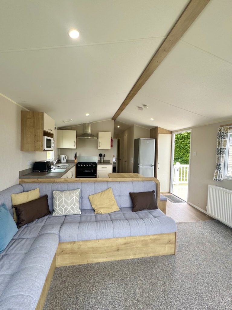 83-lounge-kitchen-2-768x1024