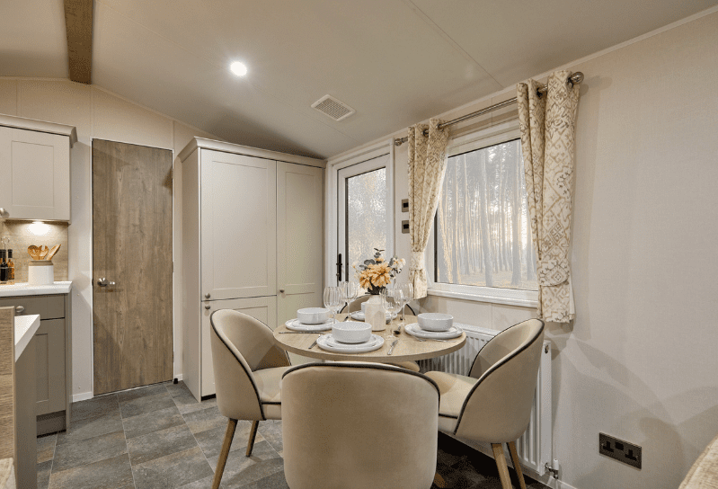 Salisbury_dining_table_Gallery_image_e00d6a3e7b-1