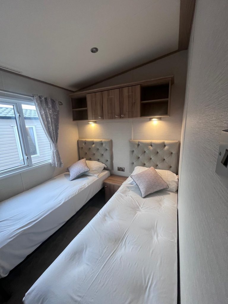 ABI-Ambleside-Twin-bedroom-768x1024