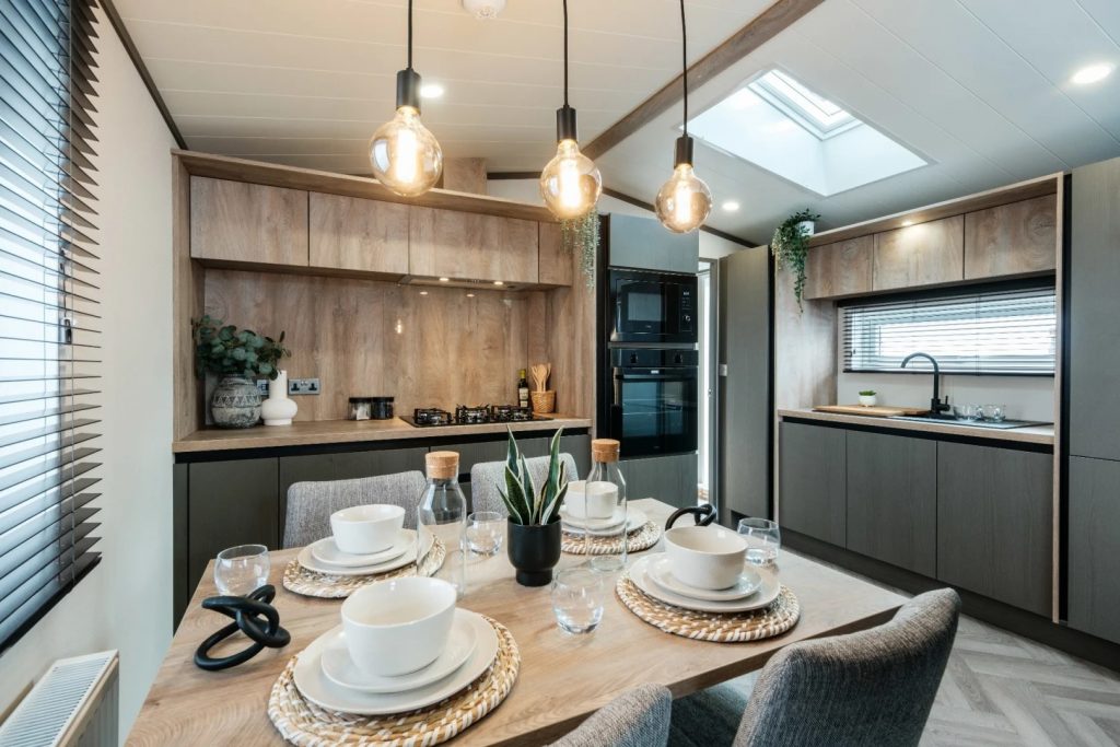 Lakewood-Lodge-Kitchen-and-dining-1024x683
