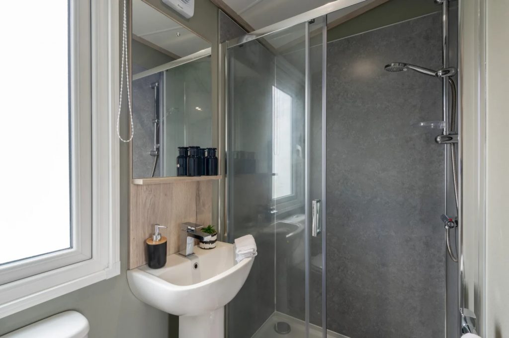 Ripley-Main-bathroom-1024x681
