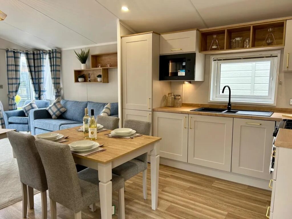 Sunseeker-Spirit-2025-VS621440-136327813-1024x768