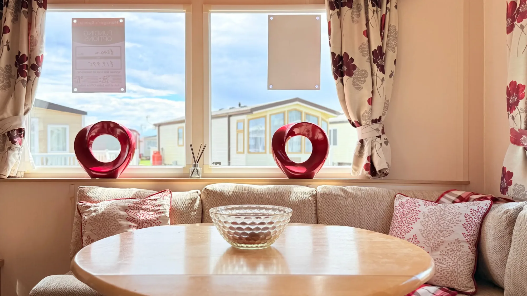 2014 Willerby holiday home for sale at a UK holiday park – exterior view