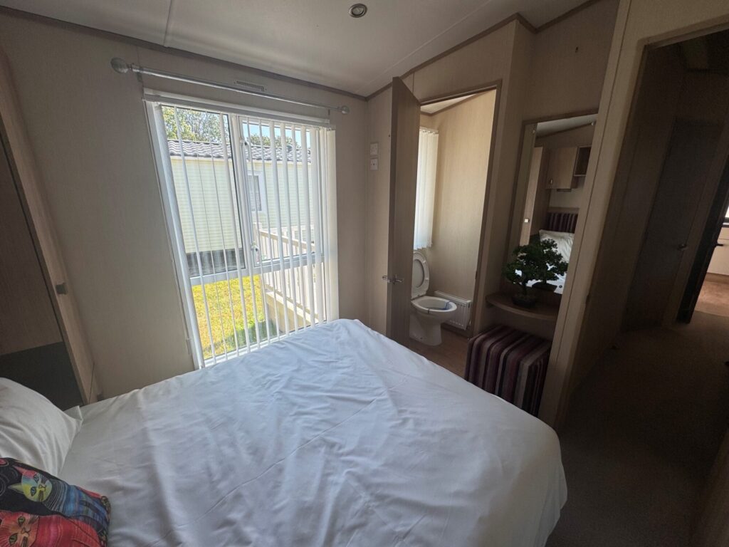 ABI-Sunningdale-Main-bedroom-2-1024x768