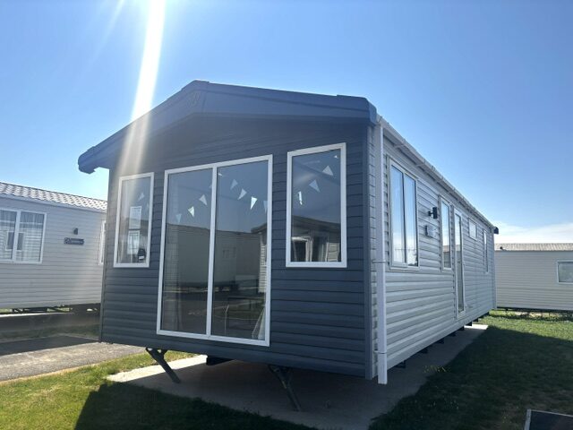 Static caravan holiday home for sale in Bognor Regis