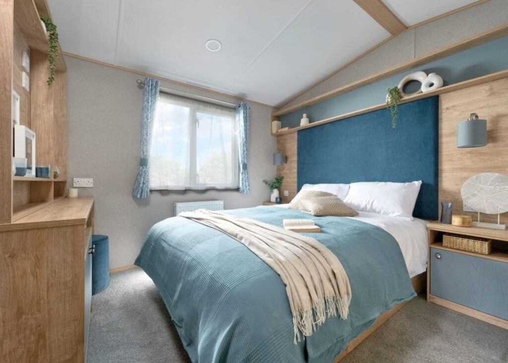 finlake-abi-wimbledon-fw12-double-bedroom-1024x732