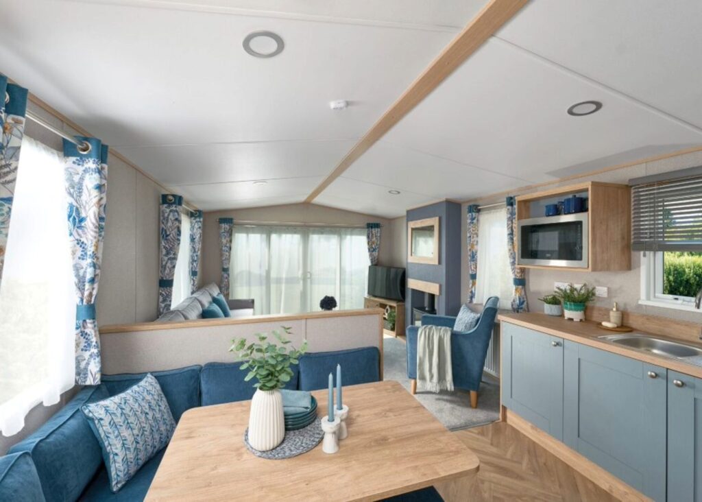 finlake-abi-wimbledon-fw12-lounge-kitchen-diner-1024x732