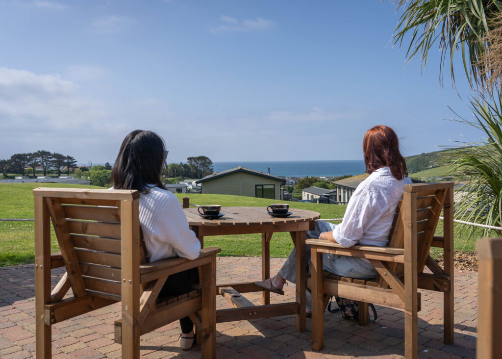praa-sands-overview-drinks-outside-the-boathouse-1024x732